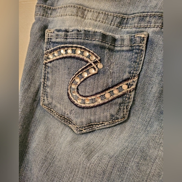 Women's Silver Jeans Distressed Suki Denim Capris - Picture 8 of 10